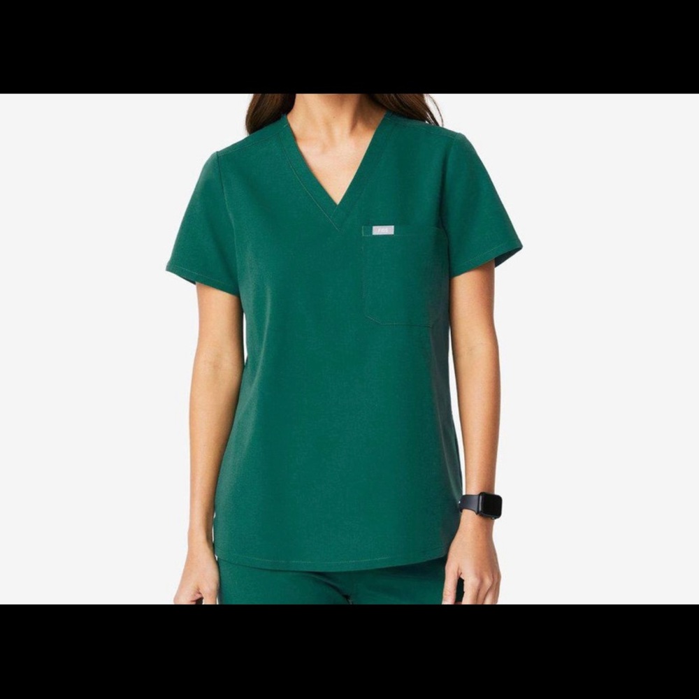 Figs scrub top green